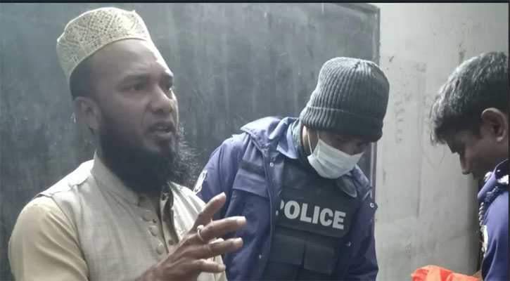 অর্ধকোটি টাকাসহ স্বেচ্ছাসেবক দলের নেতা আটক