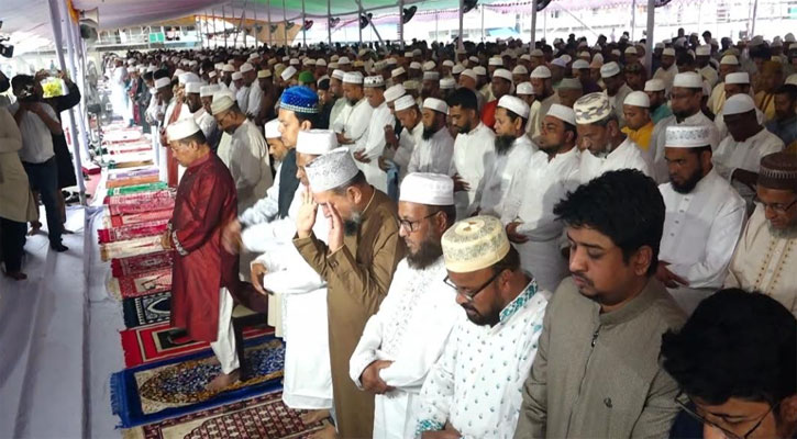 বৃষ্টিস্নাত ভোরে বরিশালে ঈদ জামাত, ভোগান্তির মাঝেও উৎসবমুখর পরিবেশ