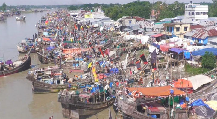জ্বালানি সংকটে থেমে গেছে জেলেদের জীবিকার চাকা 
