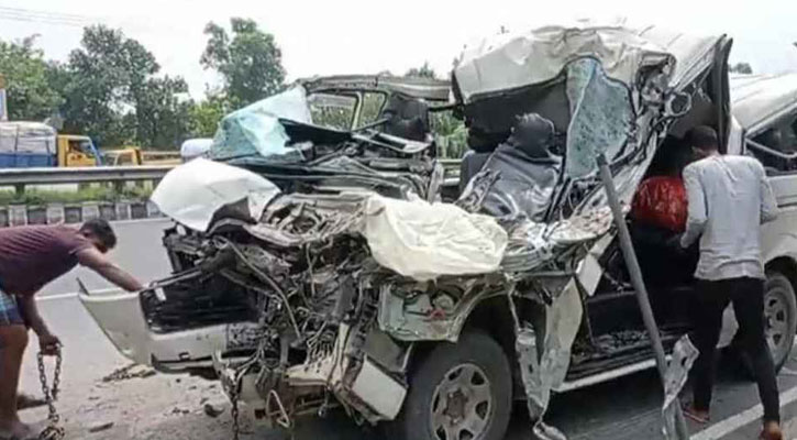 বাসাইলে ট্রাককে মাইক্রোর ধাক্কা, নিহত ৩