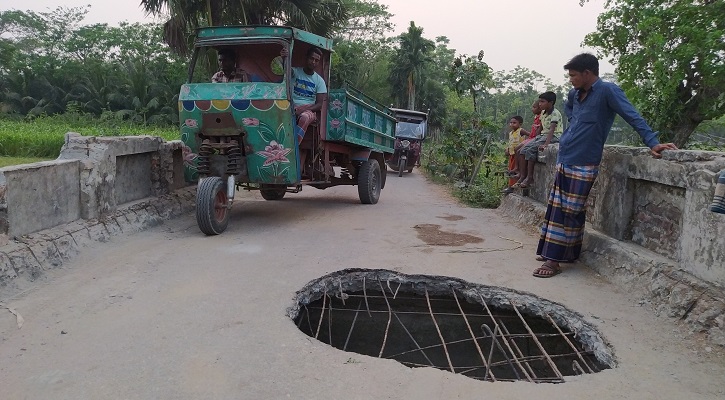 চরফ্যাশনে ভাঙা কালভার্টে ঝুঁকিপূর্ণ চলাচল 