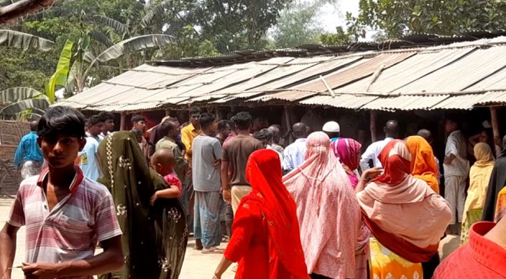 বরিশালে ঋণের চাপে দুই সন্তানের জননীর আত্মহত্যা