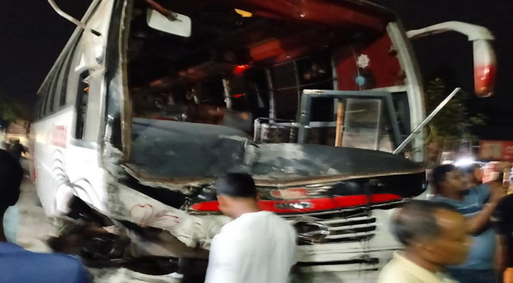 গৌরনদীতে চার বাসের সংঘর্ষে আহত ৩০, একই দিনে বাসচাপায় নিহত ১