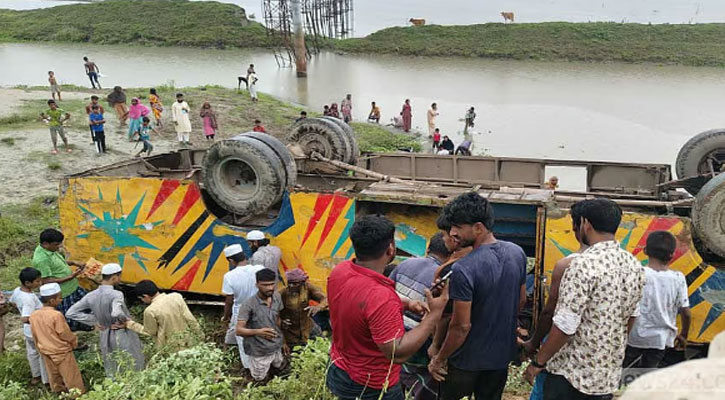 ব্রাহ্মণবাড়িয়ায় সড়কে ঝরল ৩ প্রাণ