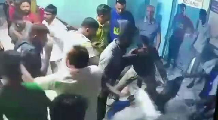 হাসপাতালে শিশুর মৃত্যু, চিকিৎসককে পিটিয়ে আইসিইউতে পাঠাল স্বজনরা