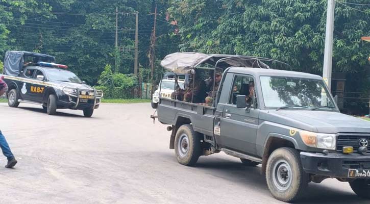 থমথমে চবি ক্যাম্পাস, চলছে যৌথবাহিনীর টহল