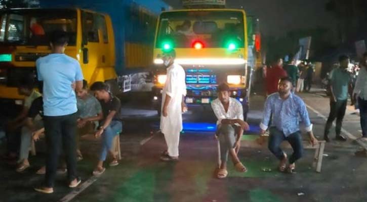 রাতে ঢাকা-চট্টগ্রাম মহাসড়কে অবরোধ, ২০ কিলোমিটার যানজট