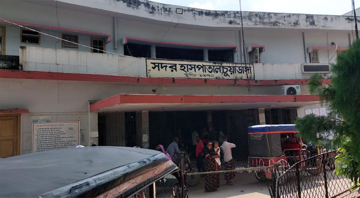 স্বামীর মোটরসাইকেল থেকে পড়ে স্ত্রীর মৃত্যু