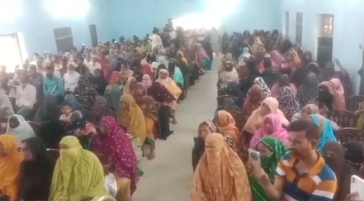 জীবননগরে প্রধানমন্ত্রীর ত্রাণ তহবিলের সহায়তা পেলেন ২১৩ পরিবার 