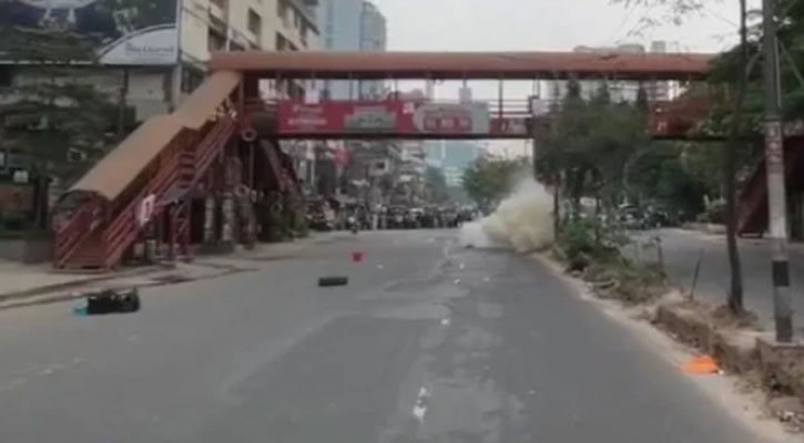 রাজধানীর কলাবাগানে ককটেল বিস্ফোরণ, আটক ৪