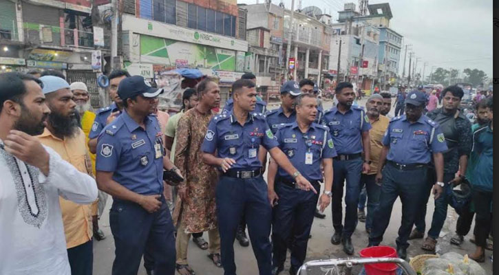 ঈদ যাত্রা নির্বিঘ্ন রাখতে হাইওয়ে পুলিশের সড়কে উচ্ছেদ অভিযান