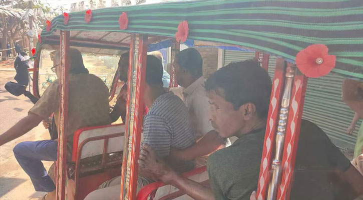 কুমিল্লায় ভোটকেন্দ্রের বাইরে সংঘর্ষ, গুলিবিদ্ধ ২