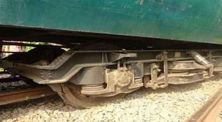 ইঞ্জিনসহ বগি লাইনচ্যুত, কক্সবাজার-চট্টগ্রাম ট্রেন চলাচল বন্ধ