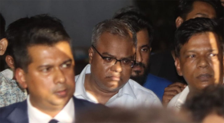 পুলিশি পাহারায় ৩০ ঘণ্টা পর চুয়েট ছাড়লেন উপাচার্য
