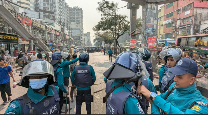 ২ দিন আগের ঘটনা নিয়ে আইডিয়াল-ঢাকা কলেজ শিক্ষার্থীদের সংঘর্ষ