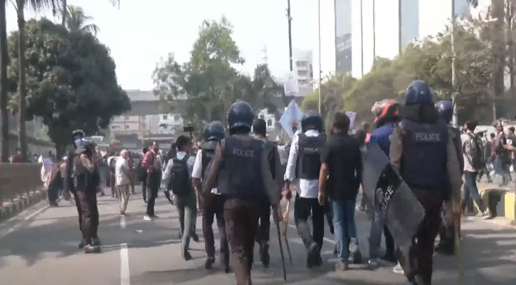 যমুনার সামনে সংঘর্ষের সময় আগ্নেয়াস্ত্র ব্যবহার হয়নি: ডিএমপি