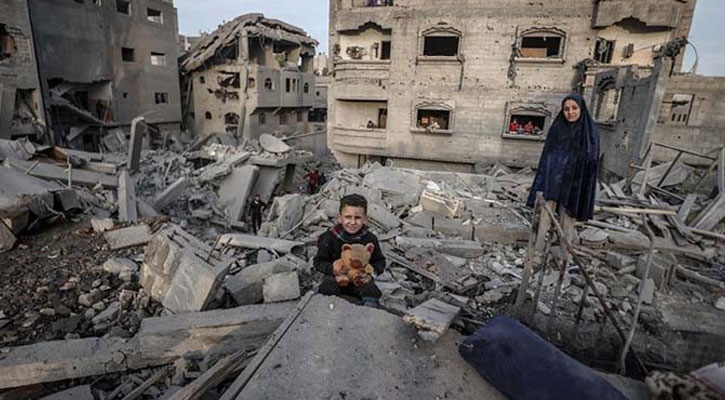 গাজায় ইসরায়েলি হামলায় একদিনে নিহত ৬৭ ফিলিস্তিনি