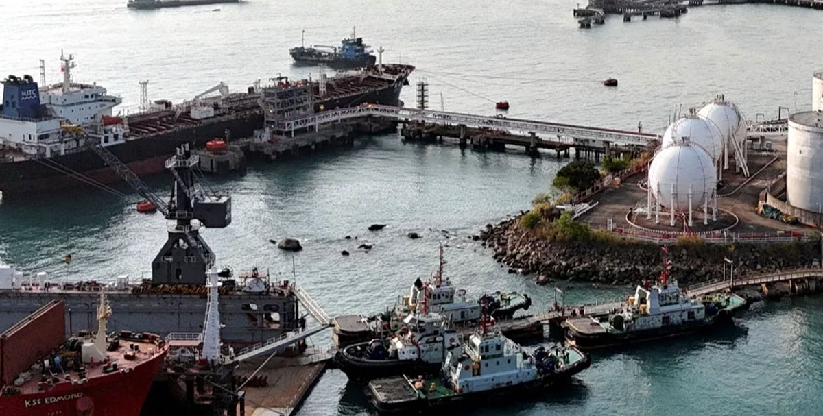 বাজারে আসছে ১৭ কোটি ব্যারেল ইরানি তেল