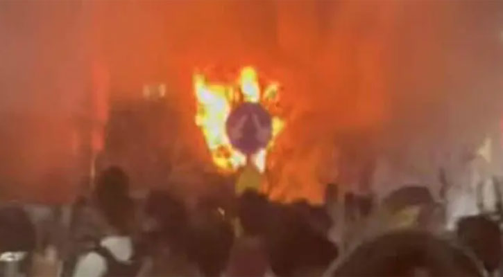 মিরপুরের পর এবার ধোলাইপাড়ে বাসে আগুন