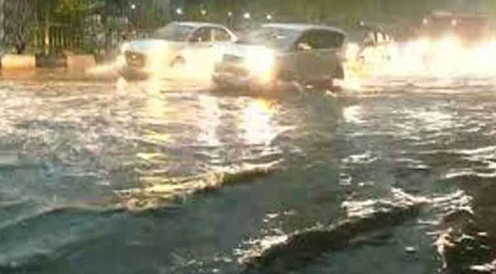 রাতভর বৃষ্টিতে দিল্লিতে ব্যাপক দুর্ভোগ-জলাবদ্ধতা