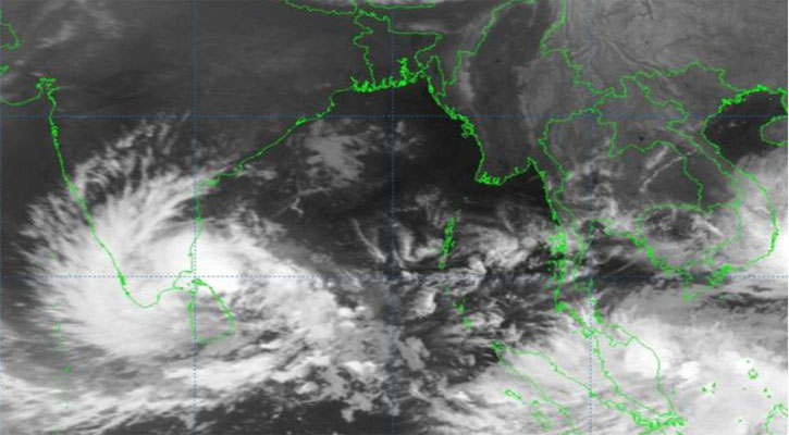 কখন আঘাত হানবে ঘূর্ণিঝড় ‘ডিটওয়াহ’, যা জানা গেল