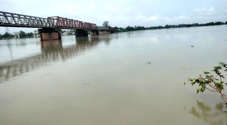 বিপদসীমার উপরে দুধকুমার নদের পানি, নিম্নাঞ্চল প্লাবিত