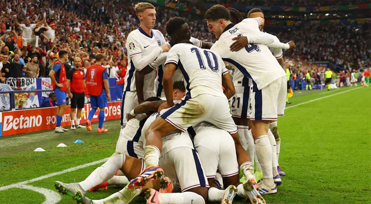 স্লোভাকিয়ার হৃদয় ভেঙে শেষ আটে ইংল্যান্ড