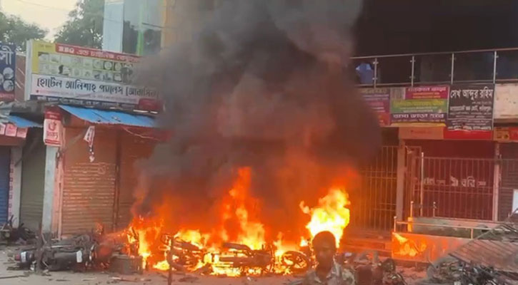 ফরিদপুরে বিএনপির দুই গ্রুপের সংঘর্ষ, ভাঙচুর-আগুন, আহত ২৫