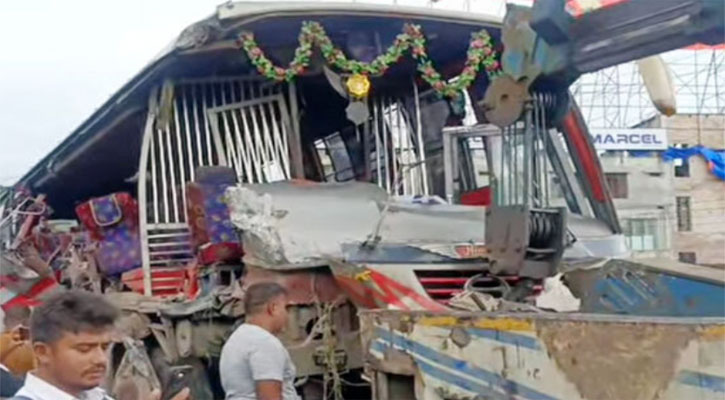 ফরিদপুরে দুই বাসের সংঘর্ষ, নারীসহ নিহত ৩