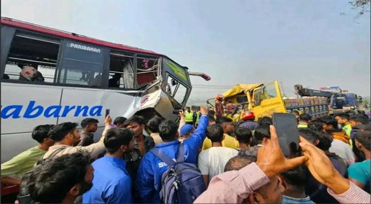 ফরিদপুরে সড়ক দুর্ঘটনায় একজন নিহত, আহত ১০