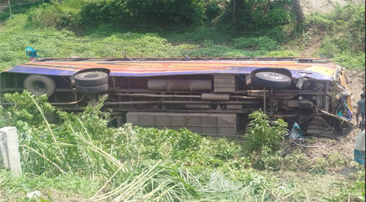 ভাঙ্গায় বাস-পিকআপ সংঘর্ষ, নিহত এক