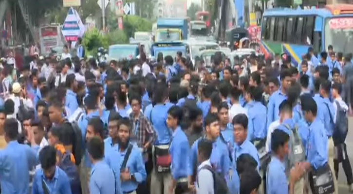 ফার্মগেট অবরোধ শিক্ষার্থীদের, যান চলাচল বন্ধ