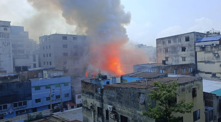 অগ্নিকাণ্ডে মৃত্যু বেড়ে ১৬, এখনো নিখোঁজ অনেকে