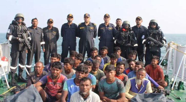 তিন নৌকাসহ ৭৯ জেলেকে নিয়ে গেছে ভারতীয় কোস্টগার্ড