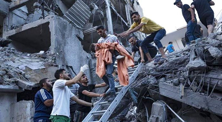 গাজায় ইসরায়েলের যুদ্ধাপরাধ, ক্ষোভে ফুঁসছে বিশ্ব