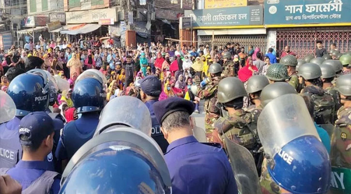 বেতন ও ঈদ বোনাসের দাবিতে গাজীপুরে শ্রমিকদের বিক্ষোভ