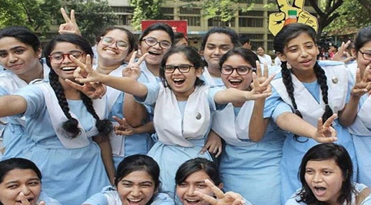 টানা ১০ বছর পাসে এগিয়ে মেয়েরা