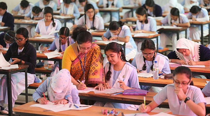 পড়া ছেড়ে প্রশ্নের খোঁজে শিক্ষার্থীরা