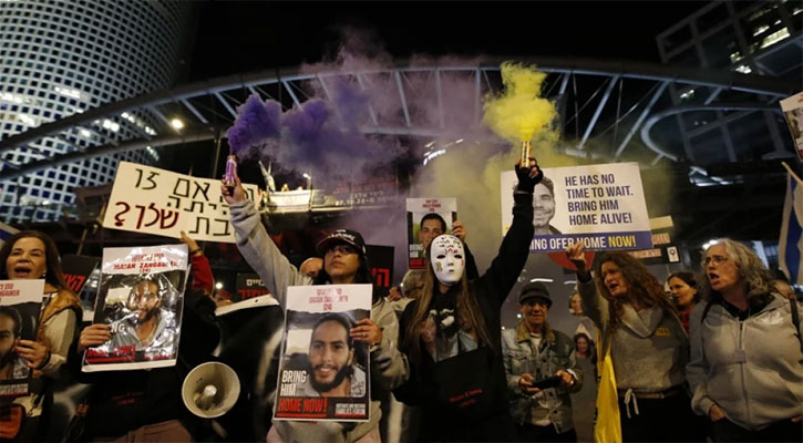 হামাসের সাথে চুক্তির দাবিতে ইসরায়েলে হাজারও মানুষের বিক্ষোভ