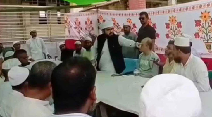 ‘চুপ করেন, একেবারে খেয়ে ফেলবো’
