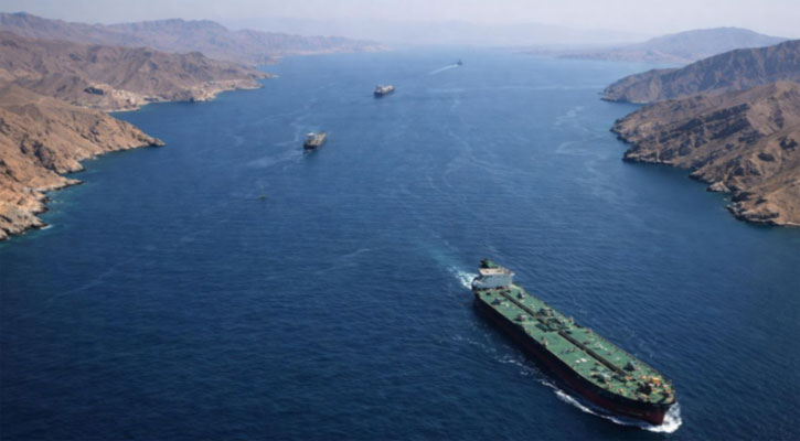 হরমুজে মাইন বসানোর হুমকি ইরানের