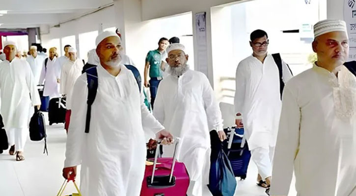 হজ শেষে দেশে ফিরেছেন ৫৬ হাজার ৭৪৮ জন হাজি