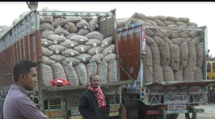 হিলি স্থলবন্দরে পেঁয়াজের দাম বাড়ল কেজিতে ৪০ টাকা