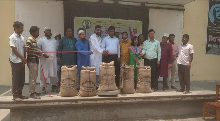 হিলিতে সরকারিভাবে কৃষকের কাছ থেকে ধান কেনা শুরু