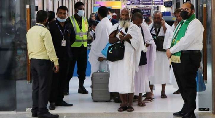 হজ শেষে দেশে ফিরেছেন ২৬১০৯ হাজি, মৃত্যু বেড়ে ৩২