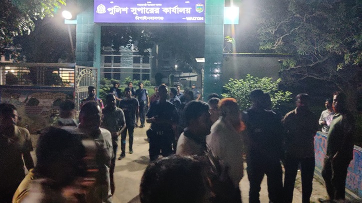 ছাত্রদল নেতার মোটরসাইকেল আটক, ঘণ্টাব্যাপী পুলিশ সুপারের কার্যালয় ঘেরাও