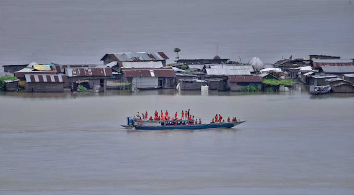 বন্যায় বিপর্যস্ত আসাম, মৃত ৫৮, ক্ষতিগ্রস্ত ২৩ লাখ মানুষ