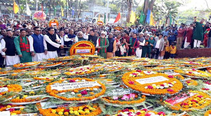 শোক-শ্রদ্ধায় ভাষা শহীদদের স্মরণ করছে জাতি