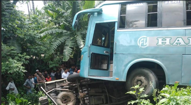রাজাপুরে বাস-পিকআপ সংঘর্ষে নিহত ২