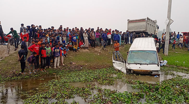 কুড়িগ্রামে মাইক্রো-অটোরিকশার মুখোমুখি সংঘর্ষে আহত ৯